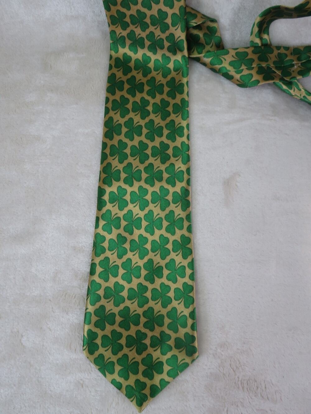 Clover Pattern Gold & Green Tie For Men Shamrocks St. Patrick’s Day 3.5" x 52”